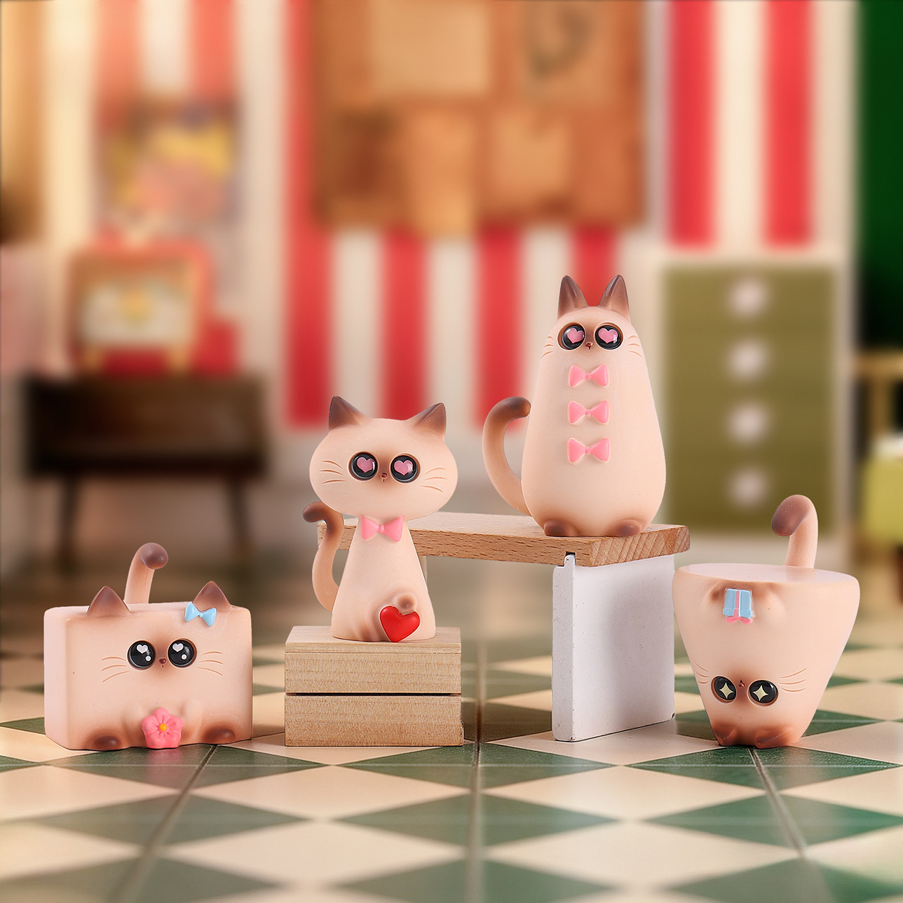エネルギーバランスシャム猫ブラインドボックス漫画かわいい置物 - Home Security Box のレビューと価格